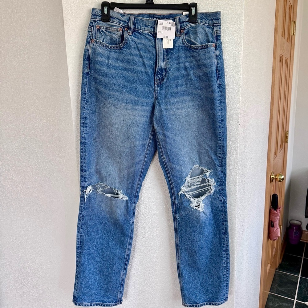 AMERICAN EAGLE SUPER HIGH RISE ANKLE STRAIGHT JEAN